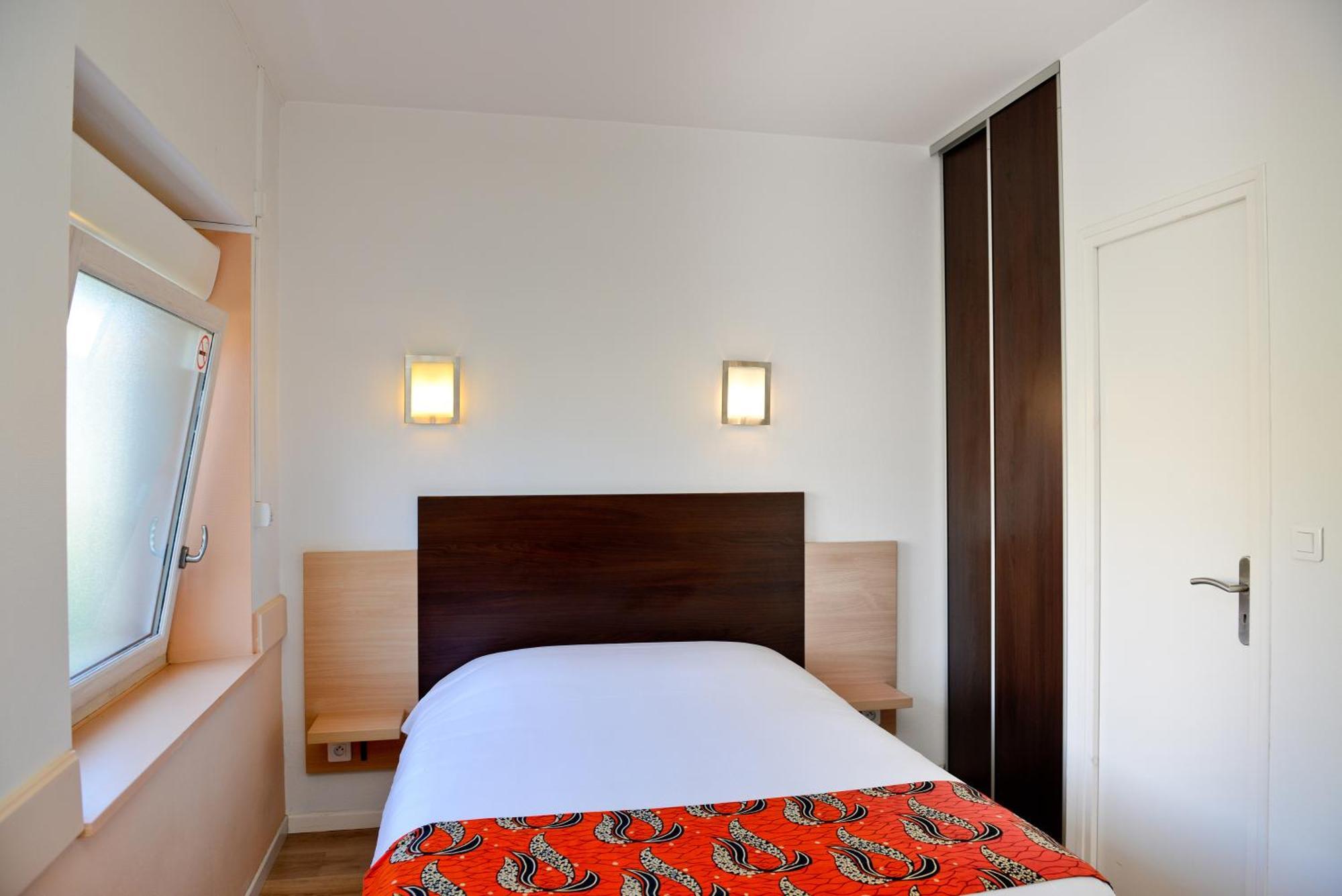 Logis Hostellerie Du Neez Gan ภายนอก รูปภาพ