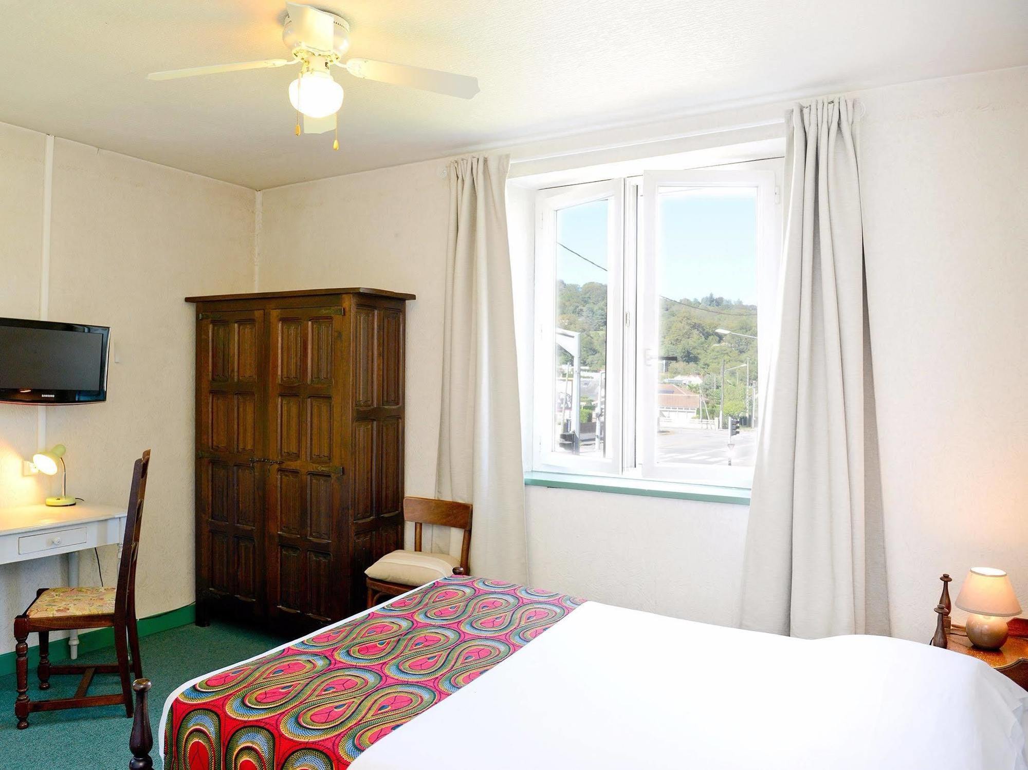 Logis Hostellerie Du Neez Gan ภายนอก รูปภาพ